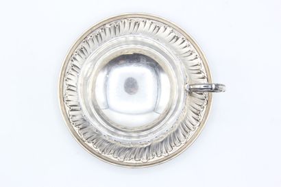 Tasse et soucoupe en argent de St. Louis...