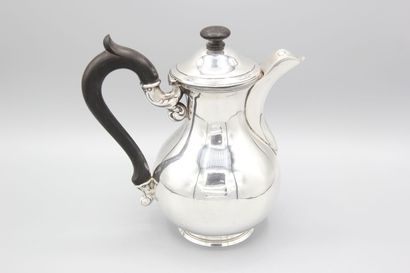 Silver pot of piriform shape, plain model.
Handle...