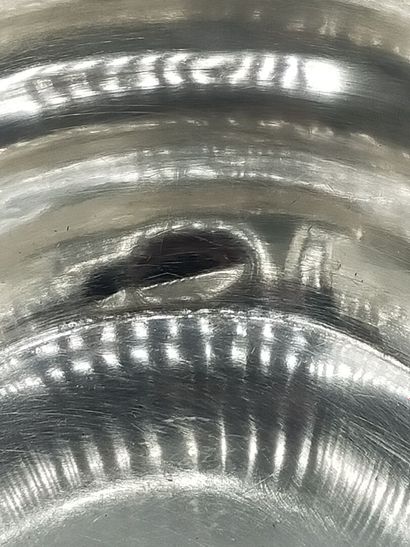 Casserole en argent. 
Manche en bois noirci...