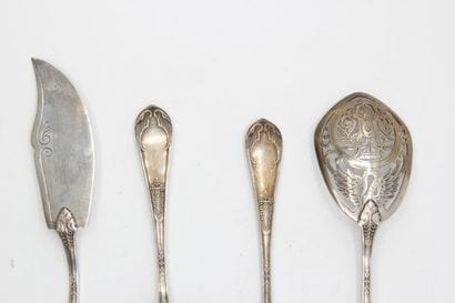 Silver mignardise set composed of four pieces.
Restoration...