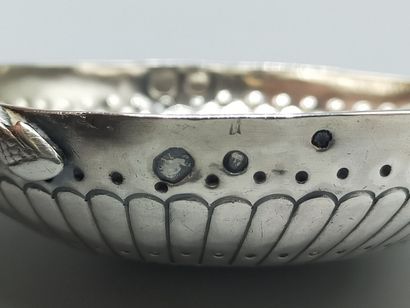 PARIS 1756-62.
Taste-Vin en argent de modèle...