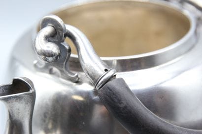 Teapot or kettle in silver.
Hallmark minerve...