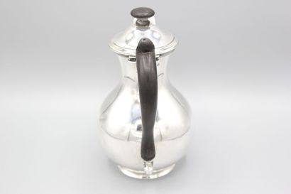 Silver pot of piriform shape, plain model.
Handle...