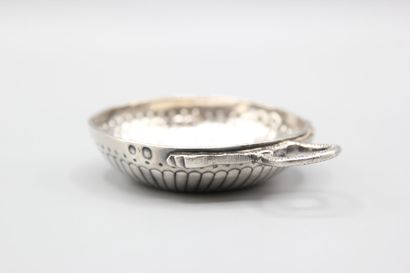 PARIS 1756-62.
Taste-Vin en argent de modèle...