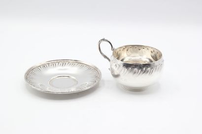 Tasse et soucoupe en argent de St. Louis...