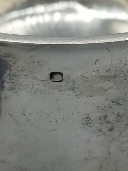 Petite casserole en argent, manche en bois...