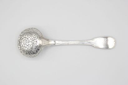 PARIS 1782-1789.
Cuillère à sucre en argent...
