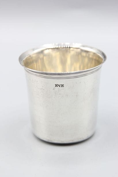 Timbale curon en argent, modèle uni avec...