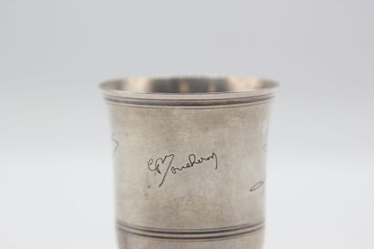 Émile PUIFORCAT
Timbale en argent de forme...