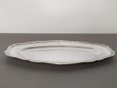 Plat ovale en argent de forme oblongue
Modèle...