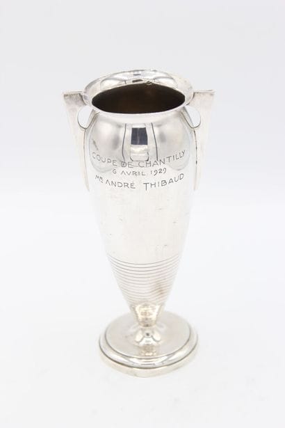 Cup of price in silver.
Base decorated with...