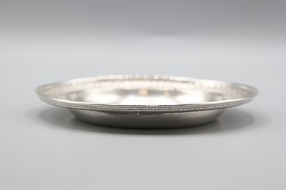 Assiette à bouillie en argent présentée dans...