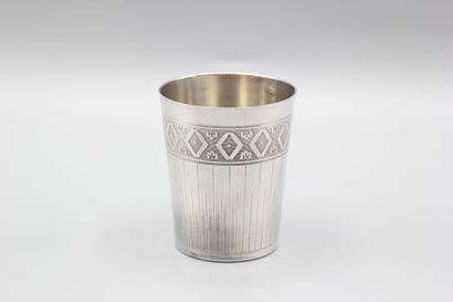 Silver tumbler with grooved decoration with...