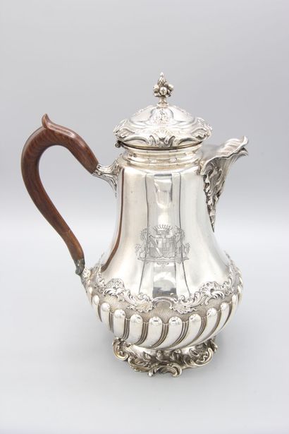 Cafetière en argent
Décor de rocailles, rinceaux,...