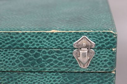 Household box with 3 large trays (a top tray...