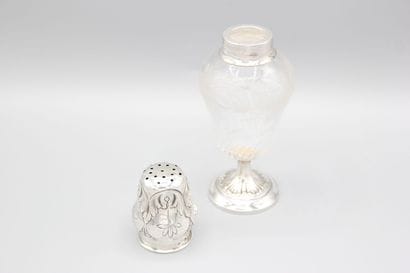 Saupoudreuse en cristal à monture / bouchon...