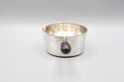 Silver saucepan, turned blackened wood handle.
Body...