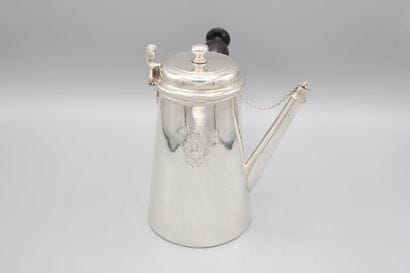 PARIS 1763
Rare verseuse en argent de forme...