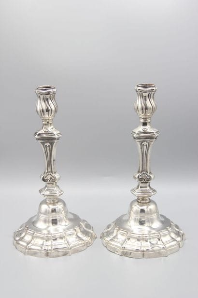 BORDEAUX 1763-64.
Paire de flambeaux bordelais...