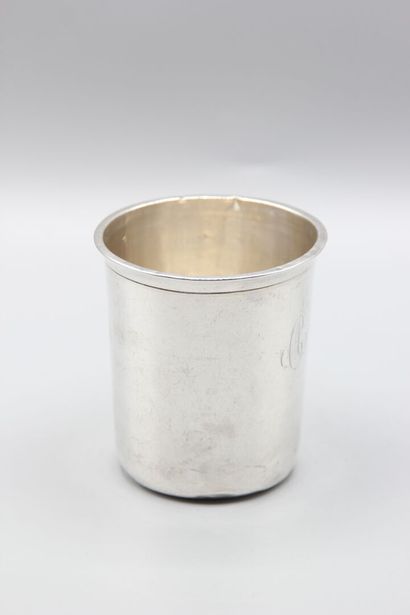 Timbale droite en argent.
Monogrammée 