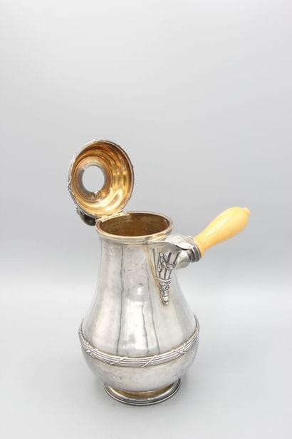 Chocolate pot in silver.
Decorated with crossed...