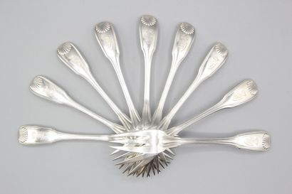 Silver cake service of model nets shells....