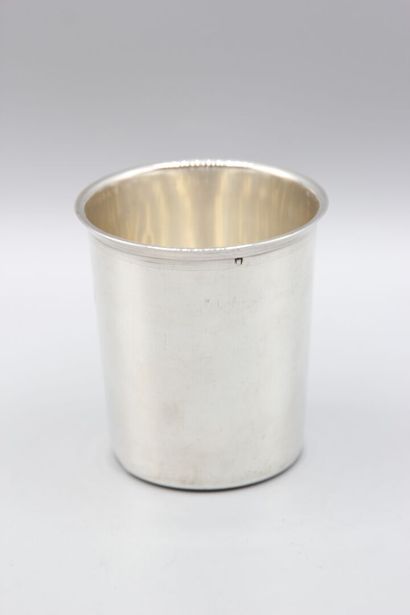 Timbale droite en argent de pensionnaire.
Chiffrée...