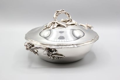 Silver covered vegetable dish with fretel...