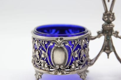 Double salt cellar in silver Louis XVI style.
Openwork...