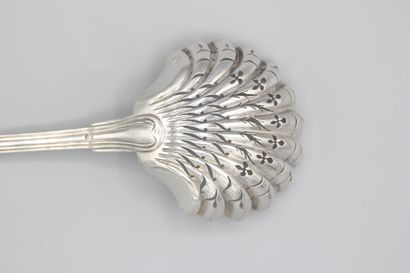 Cuillère à sucre en argent de modèle filets...