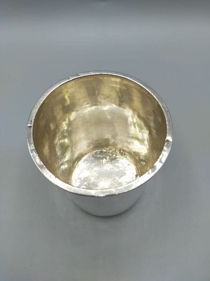 Timbale droite en argent.
Monogrammée 
