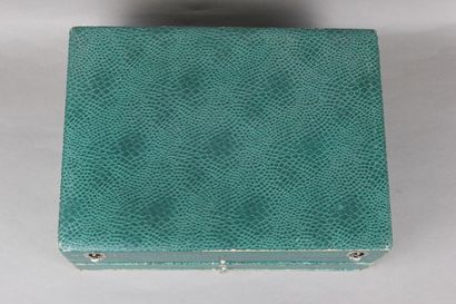 Household box with 3 large trays (a top tray...