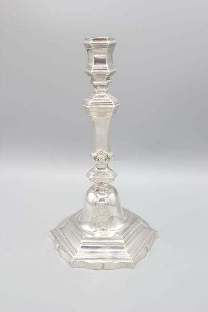 CONDOM vers 1750.
Rare paire de flambeaux...