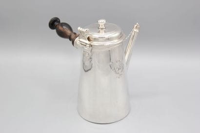PARIS 1763
Rare verseuse en argent de forme...
