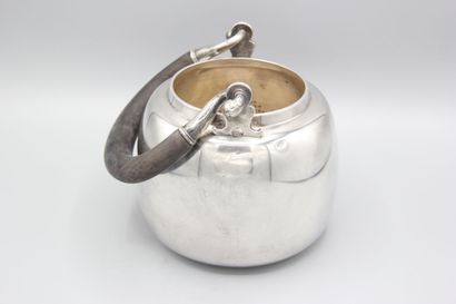Teapot or kettle in silver.
Hallmark minerve...