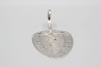 Silver pie plate with chased decoration of...