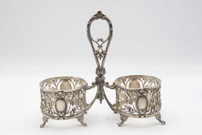 Double salt cellar in silver Louis XVI style.
Openwork...