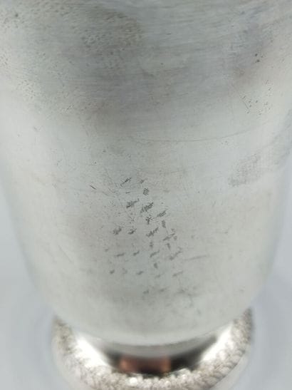 Timbale tulipe sur piédouche en argent.
Piédouche...