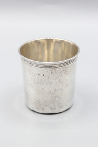 Timbale dite de pensionnaire en argent.
Poinçons...