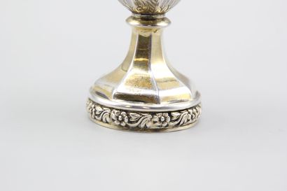 PARIS 1838-47
Coquetier en argent et vermeil...