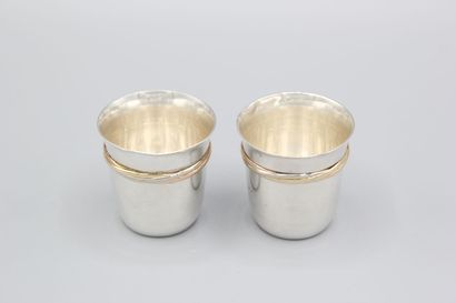 CARTIER
Paire de timbales / verres en argent...