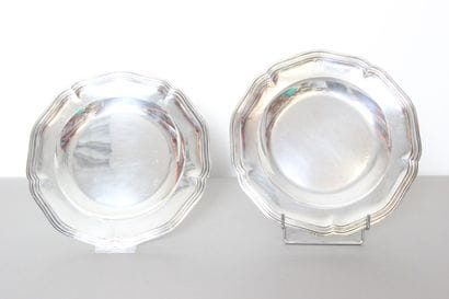 Paire de plats en argent.
Modèle filet contour.
Aile...