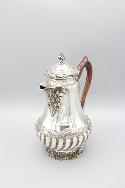 Cafetière en argent
Décor de rocailles, rinceaux,...