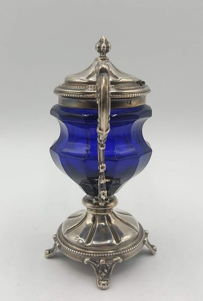 Covered sugar bowl in silver and blue glass....