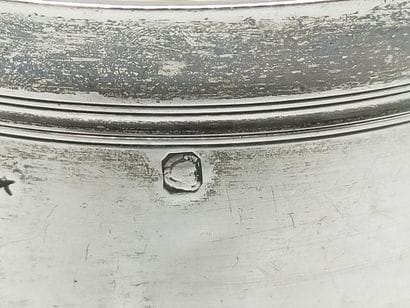 Timbale à fond plat en argent, col souligné...