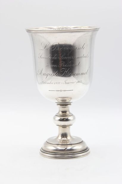 Cup on foot in silver.
On the body is inscribed...