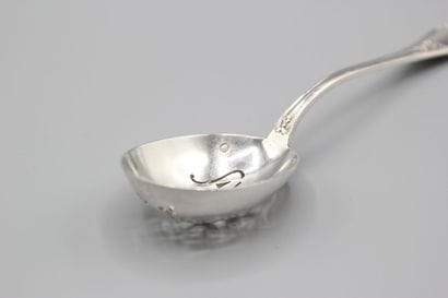 PUIFORCAT.
Cuillère en argent dite à olives...