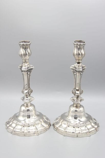 BORDEAUX 1763-64.
Paire de flambeaux bordelais...