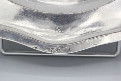 BESANÇON 1745 
Plat rond en argent de modèle...