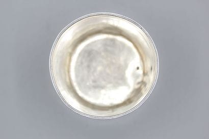 Timbale en argent de modèle uni.
Poinçons...